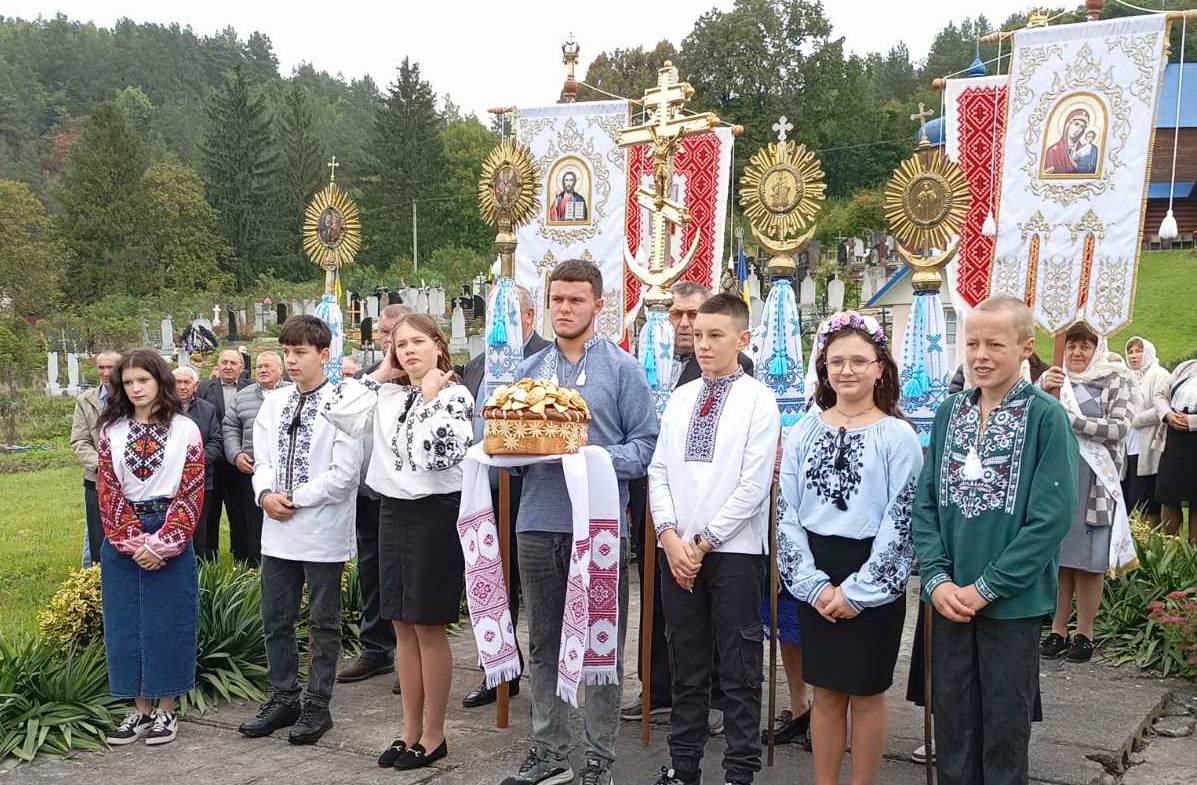 Святкове Богослужіння у селі Вікняни