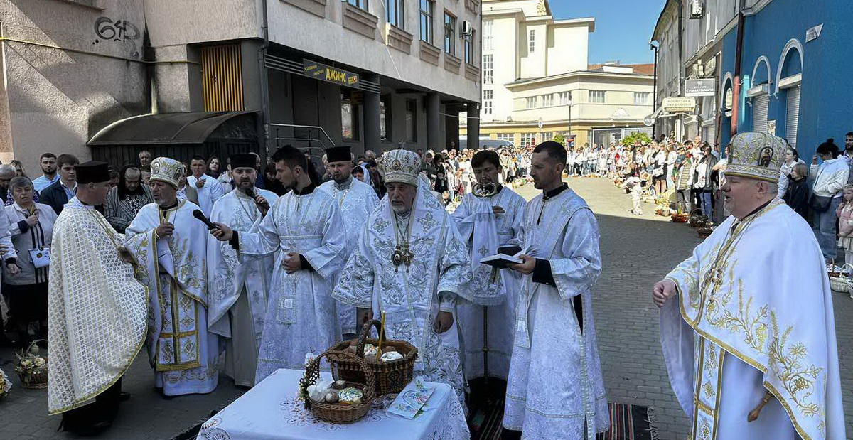 Великоднє богослужіння у Свято-Покровському кафедральному соборі