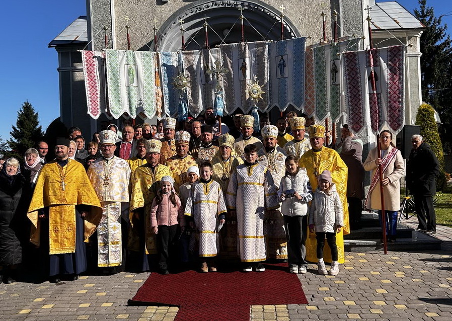 Архієрейське богослужіння з нагоди 30-річчя храму «Різдва Іоана Хрестителя» села Черніїв