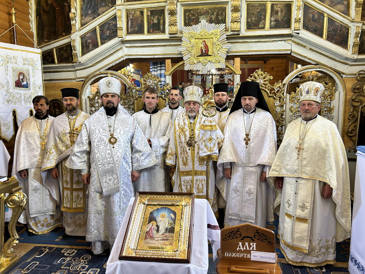 Богослужіння в Угорницькій обителі