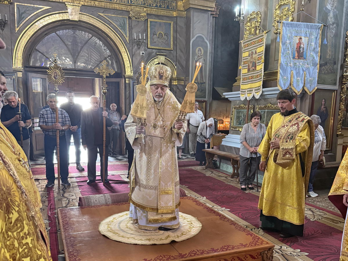 Божественна літургія у неділю всіх святих землі Української