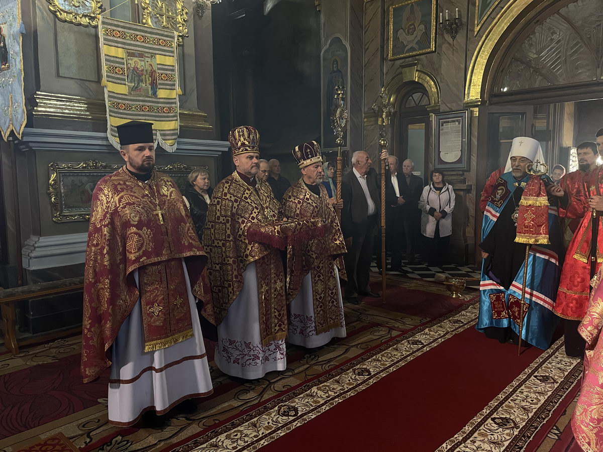 Божественна літургія в день свята Воздвиження Чесного і Животворчого Хреста Господнього